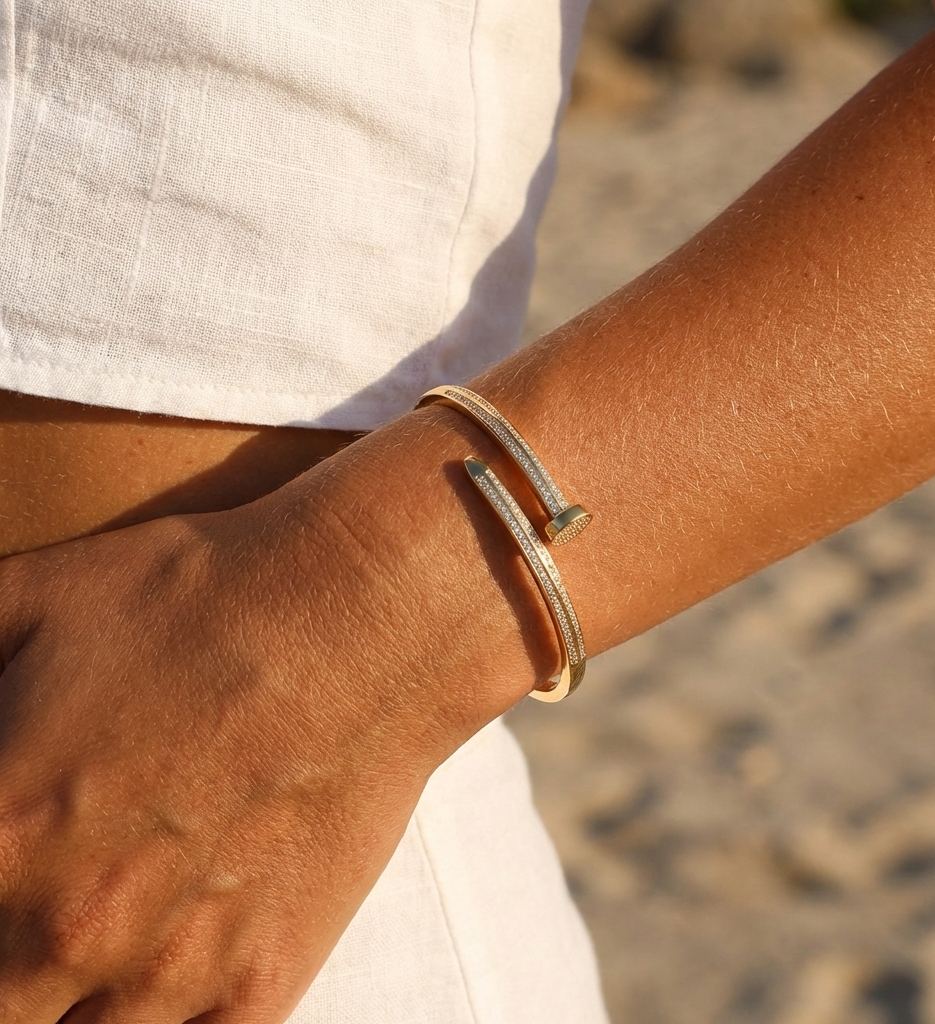 Nagel Armband Zirkonia Gold Detail Steine